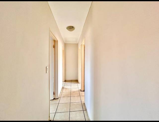3 BEDROOM APARTMENT FOR SALE IN MAGALIESBERG COUNTRY ESTATE